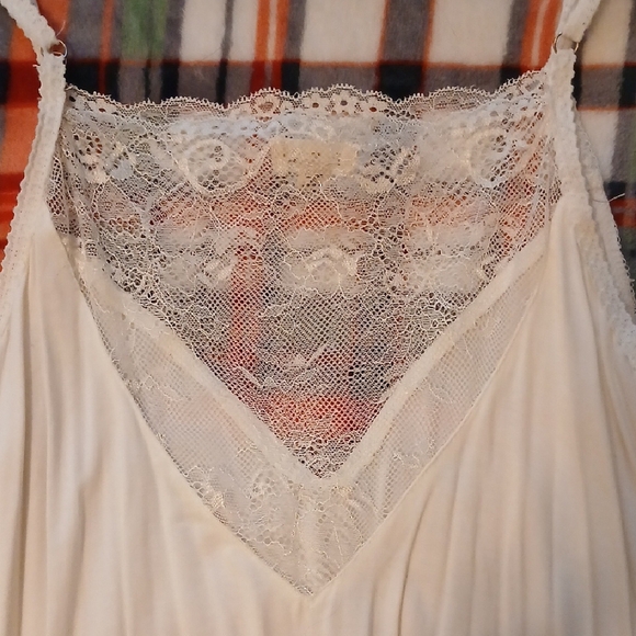 POL White Lace Flowy Cami Top - Picture 4 of 8